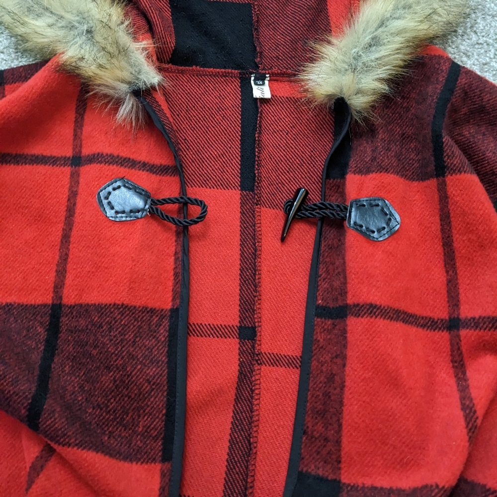 Hooded buffalo plaid symmetrical cape poncho red and black checkered - Picture 10 of 15